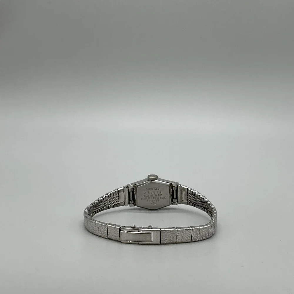 Vintage Seiko Womens Watch 16mm Silver Tone 11-0459 Round Dial Manual Wind 6.75